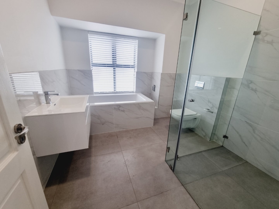 5 Bedroom Property for Sale in Sandown Western Cape